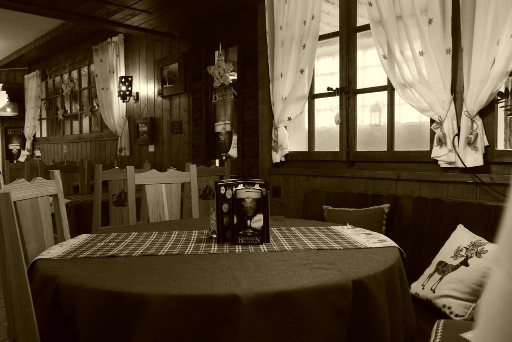 - Petit-dejeuner Le Trift 2*